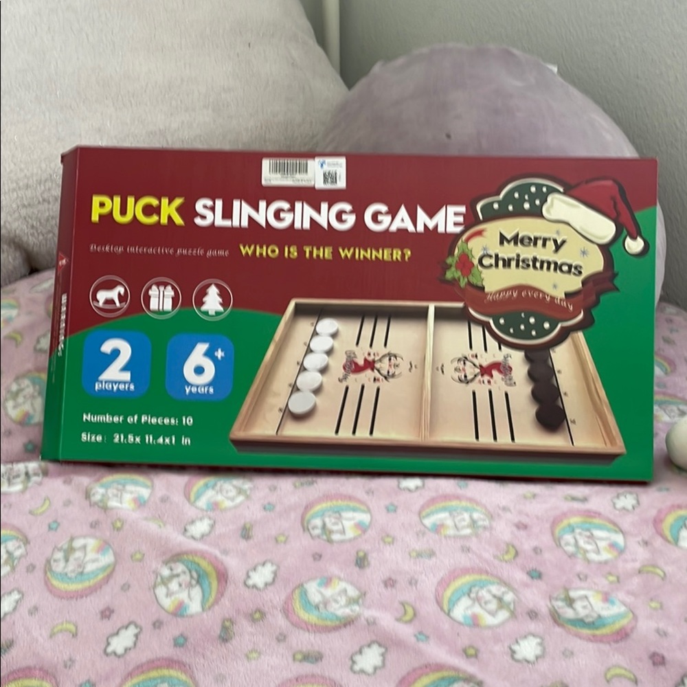 Puck Slinging Game - Red and Green
